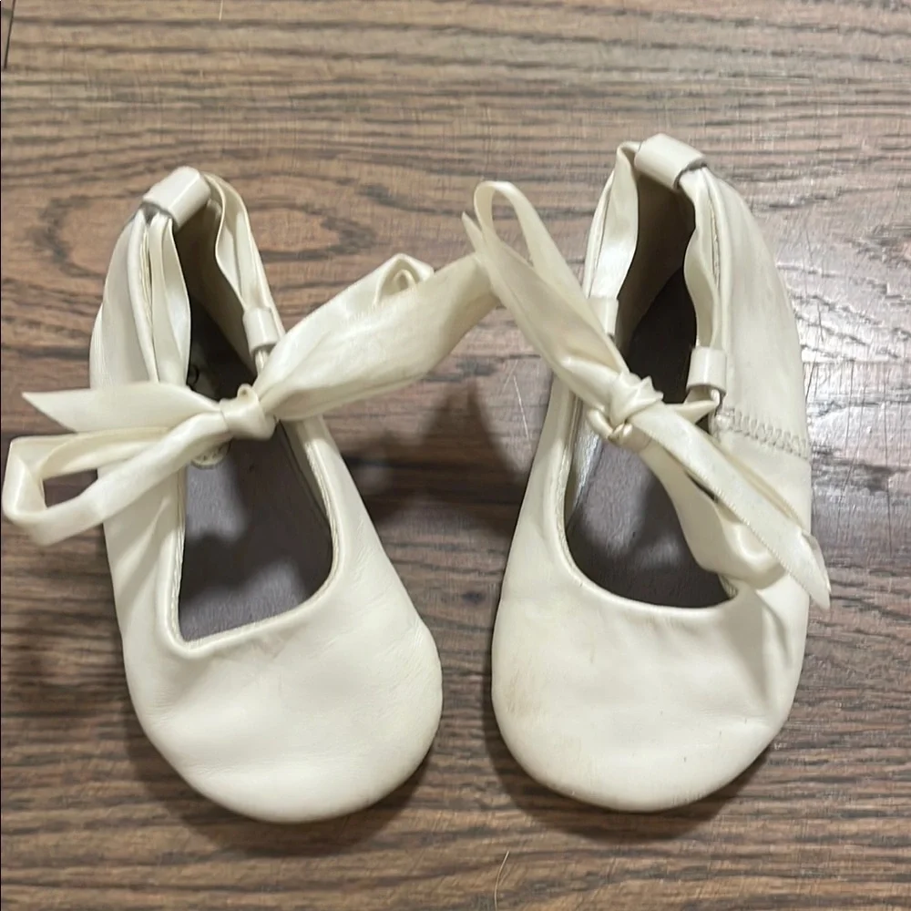 Designer Touch baby shoes size 6 play condition